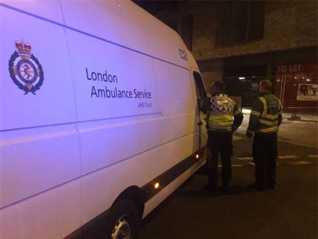 Tấn công bằng axít mạnh rúng động London - Ảnh 3.