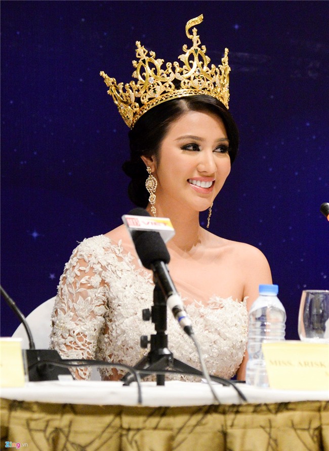 Huyen My noi bat ben dan nguoi dep Hoa hau Hoa binh The gioi o hop bao hinh anh 5