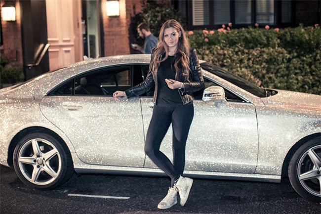 Thèm nhỏ dãi trước siêu xe Mercedes đính 1 triệu viên pha lê lấp lánh của nữ sinh Nga - Ảnh 3.