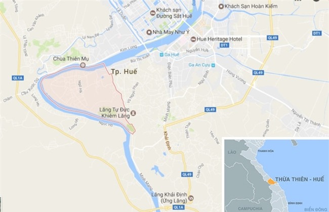 Be trai con nguyen day ron bi bo roi trong vuon nha dan hinh anh 3