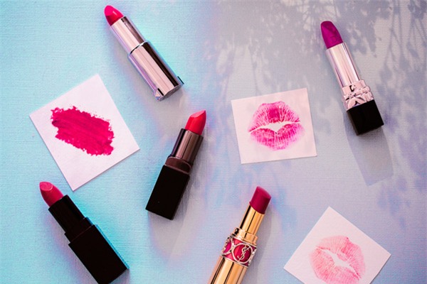 Thực hư những cách thử chì trong son môi mà các chị em đang truyền tai nhau - Ảnh 1.
