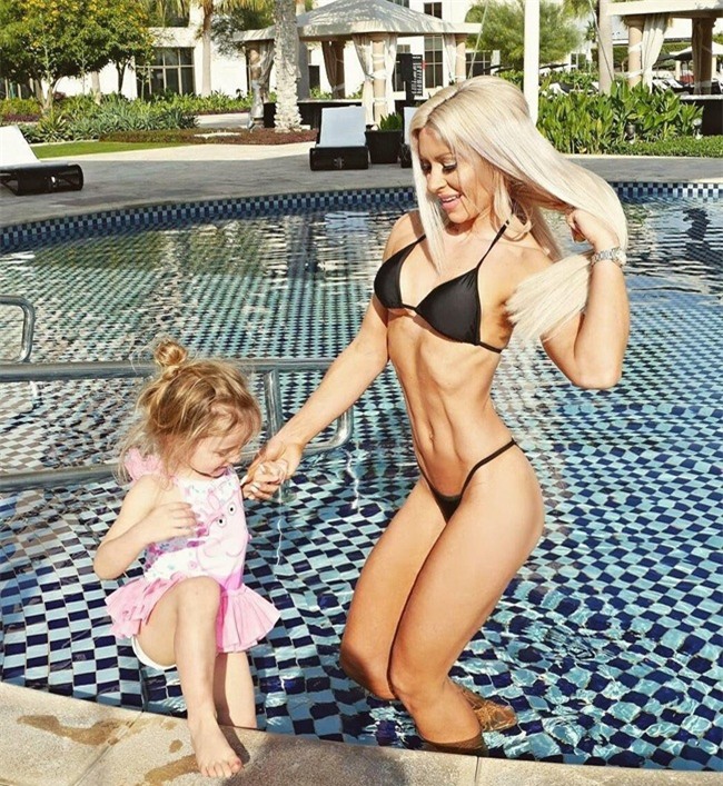 nguòi phụ nũ 5 con gay sóc vói nhan sác chảng khác gì gái 20 hinh anh 2