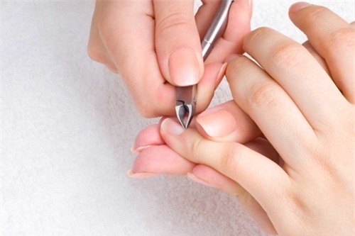 Giựt da móng tay, nhổ tóc bạc… đã đến lúc bạn phải ngưng ngay vì “sướng nhất thời nhưng hại cuộc đời” - Ảnh 2.