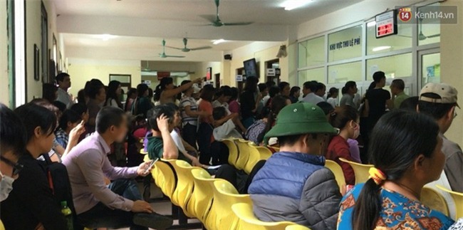 Theo chân “cò mồi” dẫn người bệnh từ cổng viện K sang phòng tư làm thủ tục để khám “siêu tốc” - Ảnh 11.