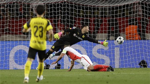 Falcao trực tiếp giúp trận đấu khép lại ngay phút 17