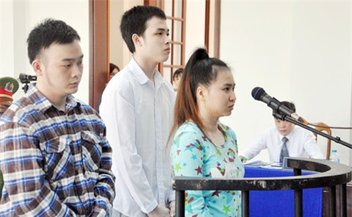 xuat hien tinh tiet bat ngo vu nu sinh bi tat axit mu mat o sai gon - 1