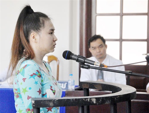 xuat hien tinh tiet bat ngo vu nu sinh bi tat axit mu mat o sai gon - 2