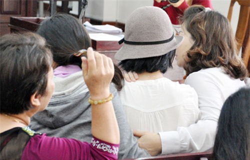 xuat hien tinh tiet bat ngo vu nu sinh bi tat axit mu mat o sai gon - 4