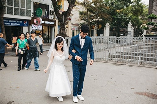 quen qua mang, chang cong tu "doc dinh" quyet cuoi co gai khuyet tat chi sau mot lan gap - 11