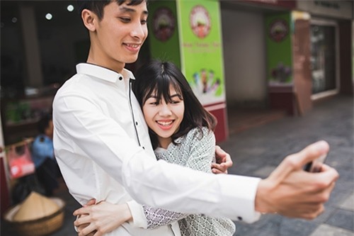 quen qua mang, chang cong tu "doc dinh" quyet cuoi co gai khuyet tat chi sau mot lan gap - 3