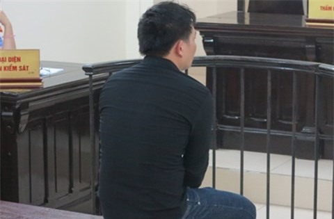 Tra gia cua ke nay long tham khi di rut tien o cay ATM hinh anh 1