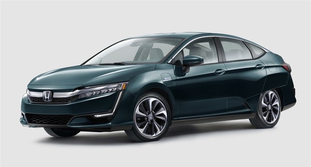 
Honda hướng đến các sản phẩm thân thiện với môi trường, như sử dụng kết hợp pin nhiên liệu (Fuel Cell), pin điện (Battery Electric) và Plug-in Hybrid trên dòng xe Clarity mới.
