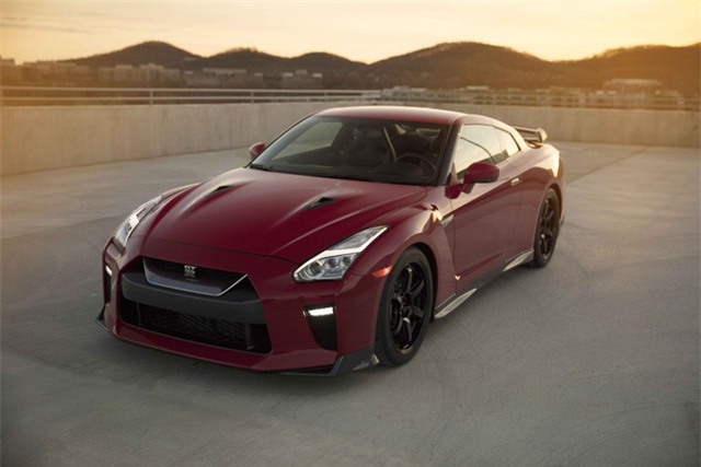 Trong khi đó, Nissan tung ra một phiên bản mới của dòng GT-R, với tên gọi Track Edition, cùng với...