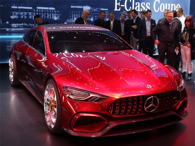 
Concept GT đến từ Mercedes-AMG thu hút sự chú ý của khách tham quan với động cơ hybrid công suất 800 mã lực.
