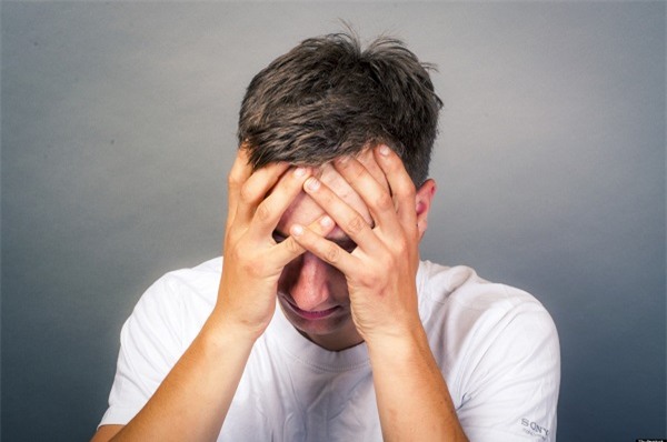 Vợ hí hửng khoe que thử thai hai vạch mà tim tôi thắt lại - Ảnh 2.