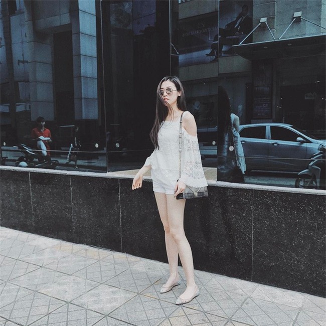 Angela Phương Trinh dìm chiều cao bằng quần loe quá khổ, Đỗ Mỹ Linh chững chạc với tóc uốn xoăn - Ảnh 11.