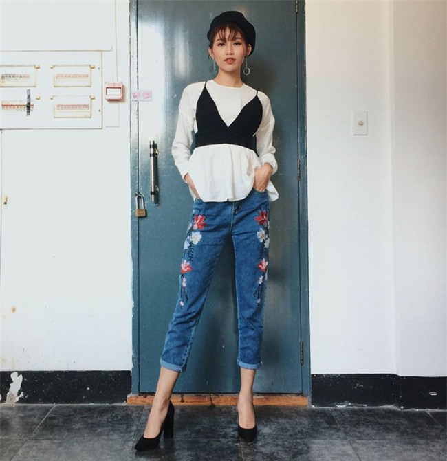 Angela Phương Trinh dìm chiều cao bằng quần loe quá khổ, Đỗ Mỹ Linh chững chạc với tóc uốn xoăn - Ảnh 14.