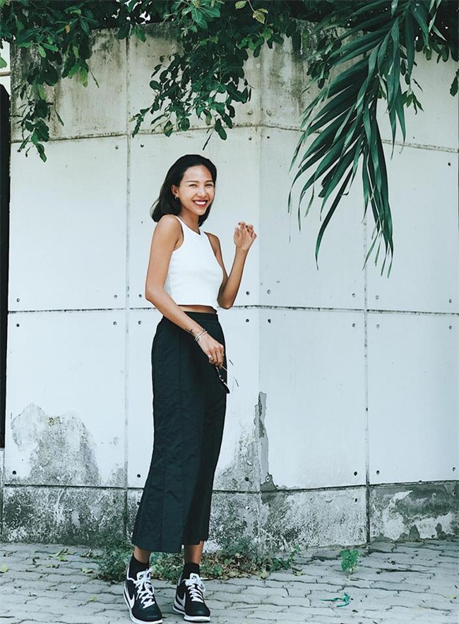 Angela Phương Trinh dìm chiều cao bằng quần loe quá khổ, Đỗ Mỹ Linh chững chạc với tóc uốn xoăn - Ảnh 16.