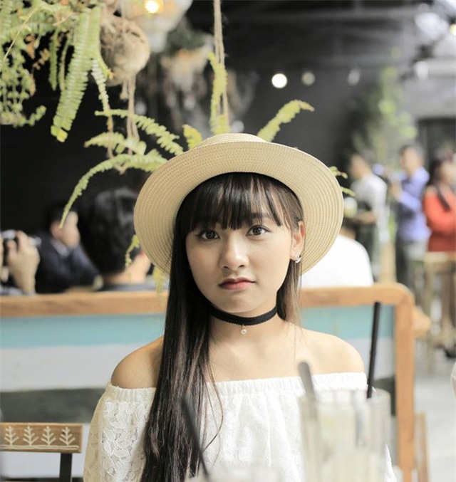 Nữ sinh thường xuyên chia sẻ hình ảnh của mình trên trang cá nhân.