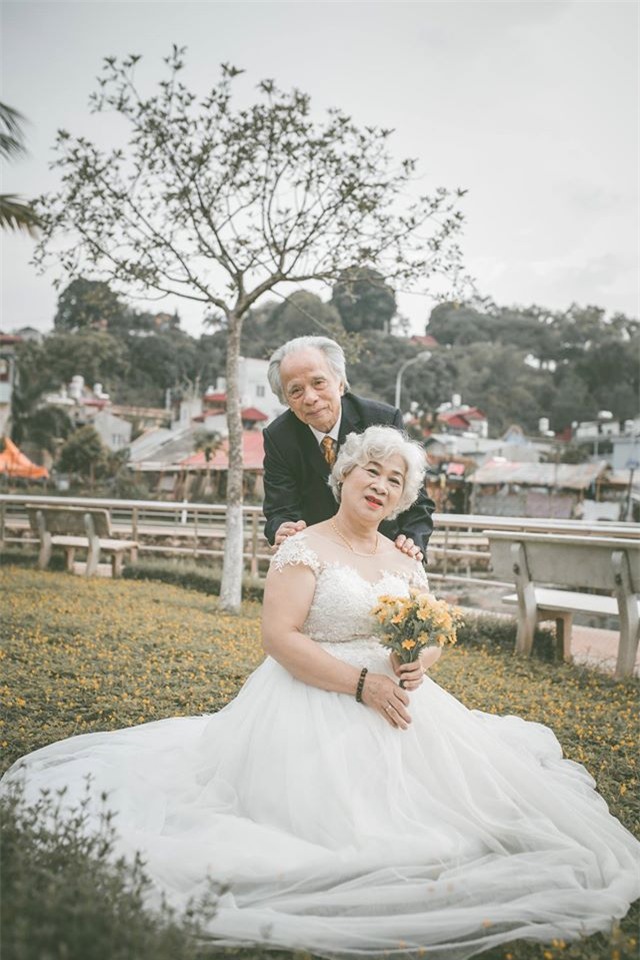 bo anh cuoi lang man cua cu ong cu ba u80 khien gioi tre phai ghen ti voi "thoi ong ba anh" - 11