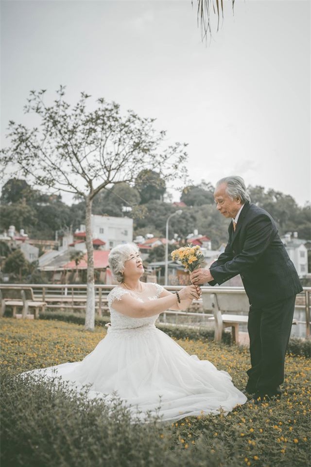 bo anh cuoi lang man cua cu ong cu ba u80 khien gioi tre phai ghen ti voi "thoi ong ba anh" - 12