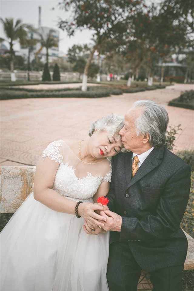 bo anh cuoi lang man cua cu ong cu ba u80 khien gioi tre phai ghen ti voi "thoi ong ba anh" - 8