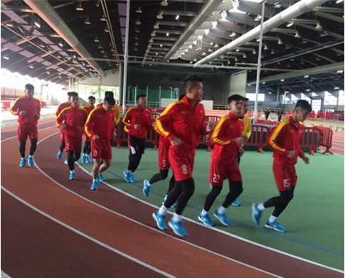 Van Hau, Tan Tai gay an tuong manh voi chuyen gia y te tai Duc hinh anh