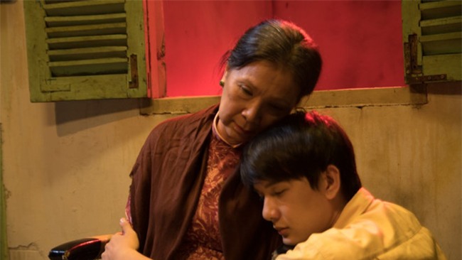 Danh ca Huong Lan bat khoc khi hat nhac phim hinh anh 2