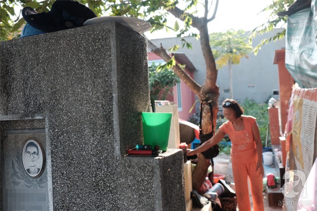 Người đàn bà bất hạnh “sinh bảy chết năm”, sống ở nghĩa trang 21 năm trời ngay giữa Sài Gòn - Ảnh 13.