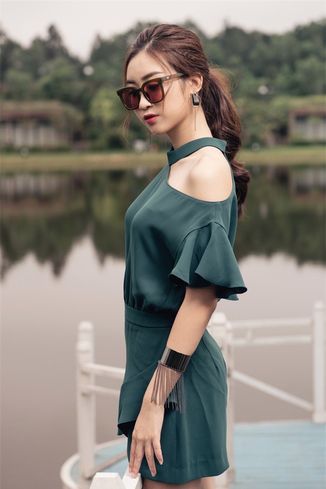 Hoa hậu Đỗ Mỹ Linh khoe vẻ đẹp trong sáng và nụ cười như mùa thu tỏa nắng - Ảnh 4.
