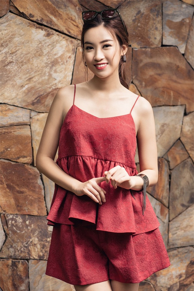 Hoa hậu Đỗ Mỹ Linh khoe vẻ đẹp trong sáng và nụ cười như mùa thu tỏa nắng - Ảnh 5.