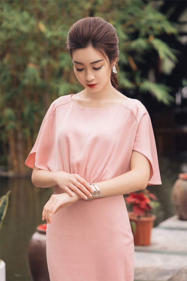 Hoa hậu Đỗ Mỹ Linh khoe vẻ đẹp trong sáng và nụ cười như mùa thu tỏa nắng - Ảnh 7.