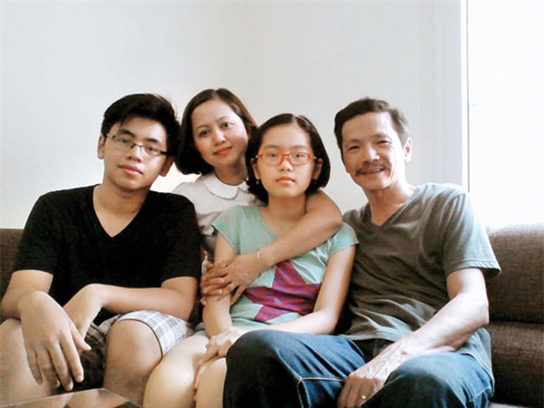 Gia đình hạnh phúc của NS Trung Anh.