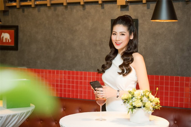 Á hậu Tú Anh xách túi 300 triệu dự event - Ảnh 6.