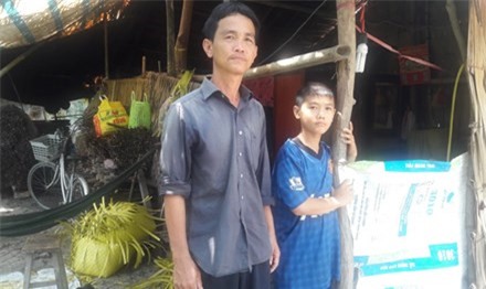 Hoc sinh lop mot bi duoi vi qua tuoi hinh anh 1