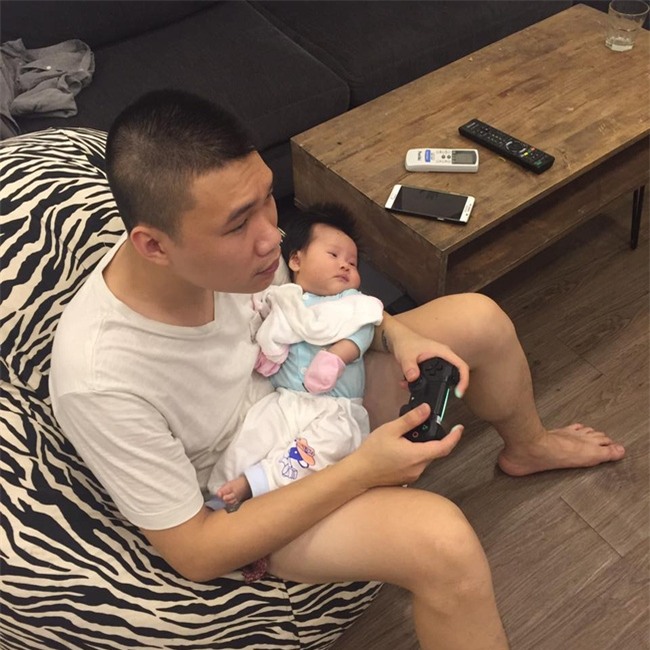 Bố trông con, nghe qua tưởng vụng về, nhưng nhìn mới thấy nghề - Ảnh 8.