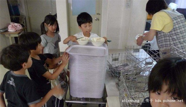 Một bữa trưa đạm bạc của trẻ em Nhật sẽ khiến nhiều người phải cảm thấy hổ thẹn, và đây là lý do - Ảnh 8.