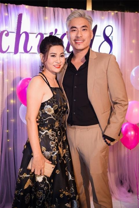 cat phuong duoc tinh tre tang nha 3 ty du moi cong khai yeu nhau hinh anh 1