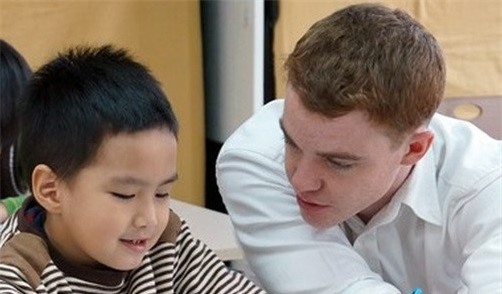 Dau tu tien ty cho con du hoc: Nhu danh mot canh bac hinh anh 1