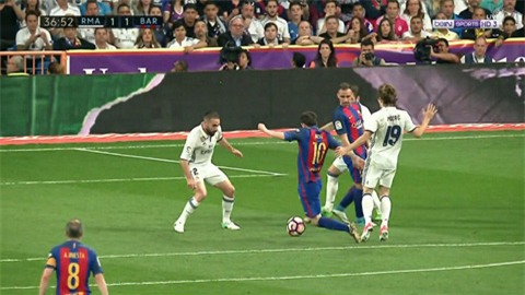 Messi ghi bàn chấm dứt mạch 6 trận không nổ súng tại Siêu kinh điển