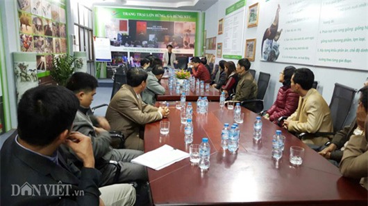 trang trai 5.000 con ga rung 