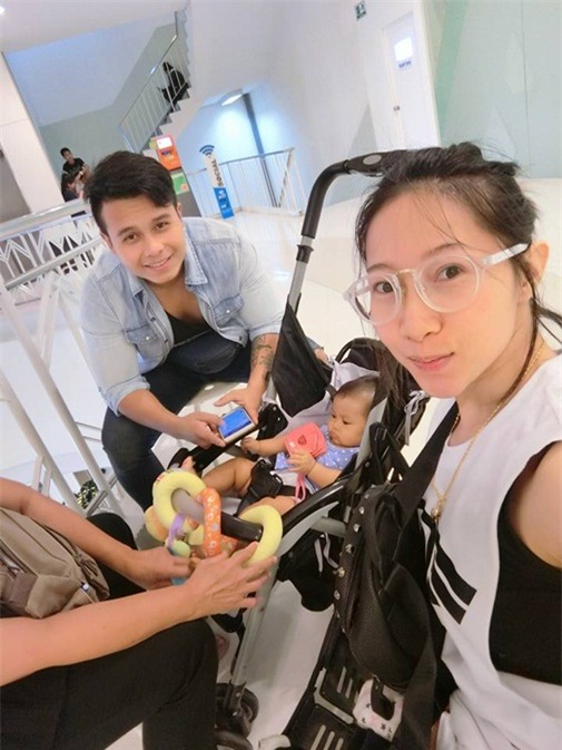 con gai xinh dep cua me 9x cut chan tung bi de biu "khong ai muon co con cung" - 9