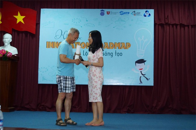 Phó hiệu trưởng ĐH Hoa Sen mặc quần đùi, áo thun trong giờ giảng bài: Tôi mặc như vậy để dạy sinh viên tư duy sáng tạo! - Ảnh 4.