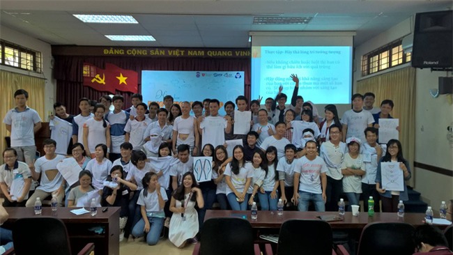 Phó hiệu trưởng ĐH Hoa Sen mặc quần đùi, áo thun trong giờ giảng bài: Tôi mặc như vậy để dạy sinh viên tư duy sáng tạo! - Ảnh 5.