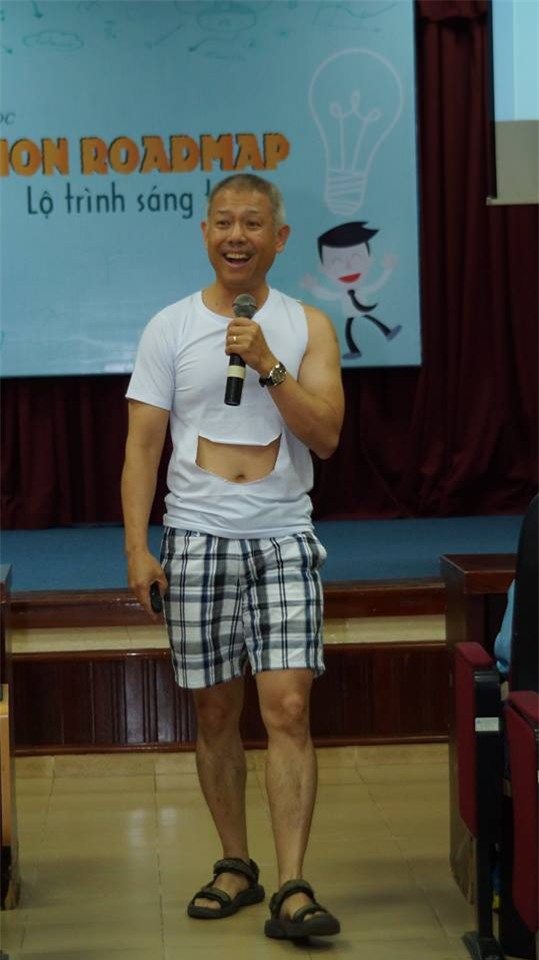 Phó hiệu trưởng ĐH Hoa Sen mặc quần đùi, áo thun trong giờ giảng bài: Tôi mặc như vậy để dạy sinh viên tư duy sáng tạo! - Ảnh 6.