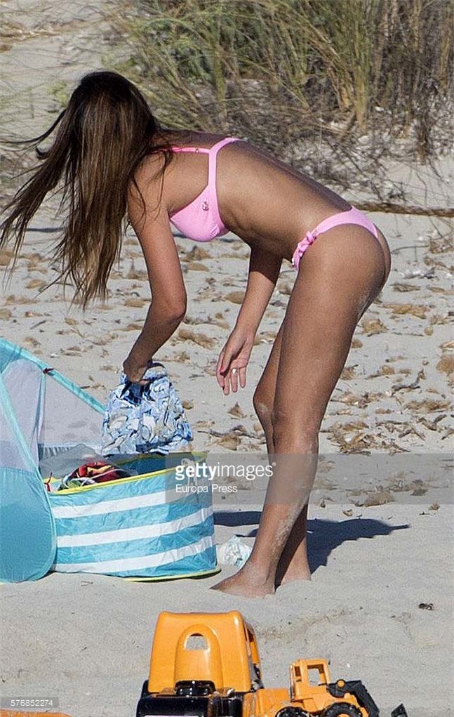 Có vợ nóng bỏng thế này, bảo sao Messi thăng hoa - 9