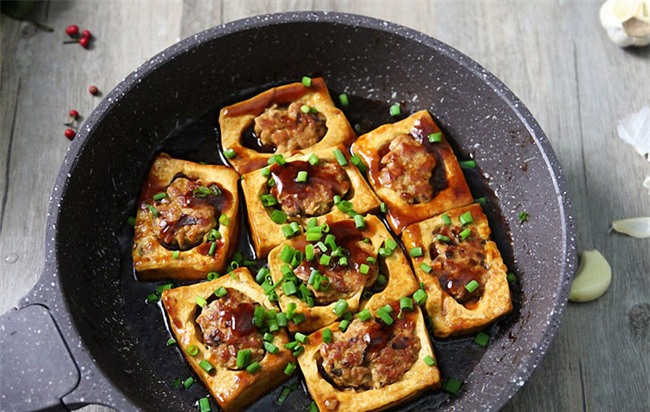 Vẫn là đậu nhồi thịt thôi mà làm thế này thì sẽ ngon hết nấc - Ảnh 5.