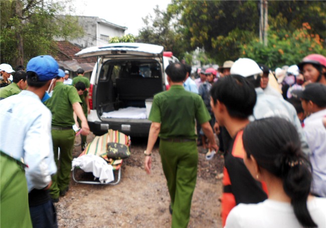 Hien truong vu tau hoa tong xe Innova lam 4 nguoi chet o Binh Dinh hinh anh 3