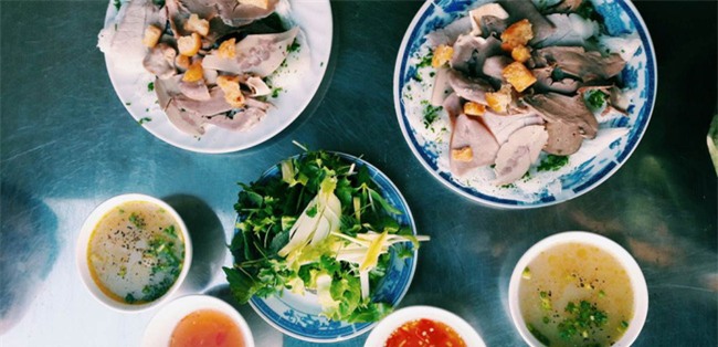 Đi Quy Nhơn muốn ăn ngon thì nhớ ghé những địa chỉ ăn uống tiếng tăm này! - Ảnh 17.
