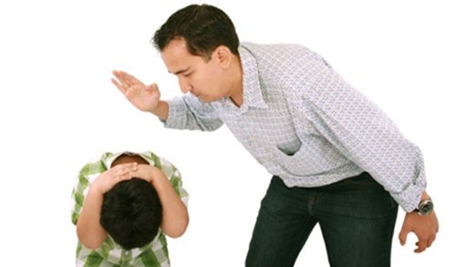 phat tre bang cach danh vao mong, bao sao cang lon con cang kem thong minh - 2